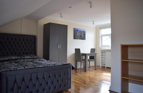 Ferndale Apartment | Premier London Rooms