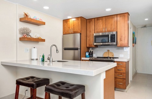 Historic Lahaina Front Street Condo | Premier Oceanfront Room - Low Discount Prices !