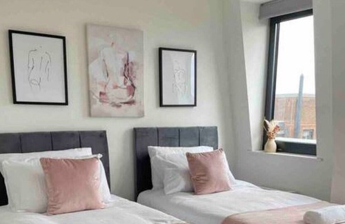 Bedford Apartment | Premier Suite-Bedford City Centre w/ parking & gym