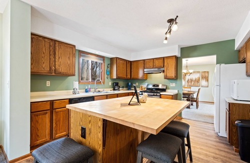 Sister Bay House | Premier Vacation Rental close to everything, pet friendly, WIFI, tasteful decor