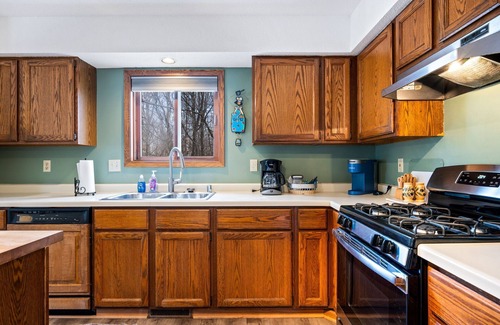 Sister Bay House | Premier Vacation Rental close to everything, pet friendly, WIFI, tasteful decor