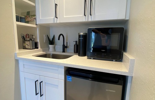 Trailer Estates Apartment | Premier Waterfront Room, Tiki Bar & Grill, Live Music, Pool, Gym, Kitchenette