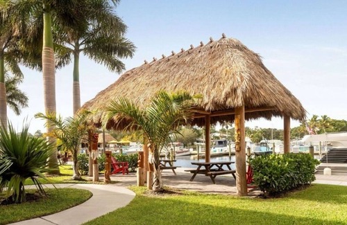 Trailer Estates Apartment | Premier Waterfront Room, Tiki Bar & Grill, Live Music, Pool, Gym, Kitchenette