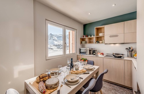 Tignes le Lac Apartment | Premium 1BR Apartment for 4 in Tignes with lake view, all amenities included