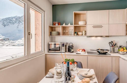 Tignes le Lac Apartment | Premium 1BR Apartment for 4 in Tignes with lake view, all amenities included