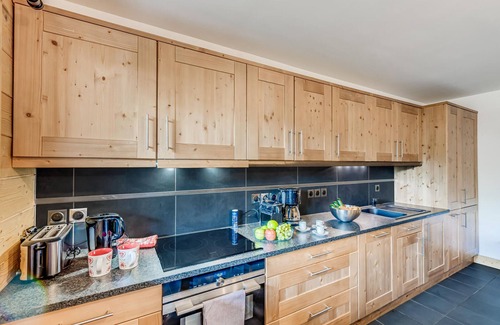 Les Boisses Apartment | Premium 5-room Apartment - Ski-in/Ski-out, WiFi, Parking, Hotel Services