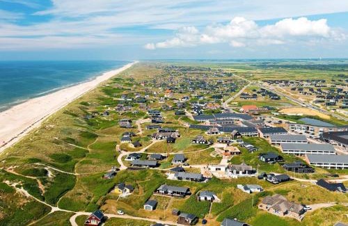 Sondervig Apartment | Premium apartment with loft in holiday park