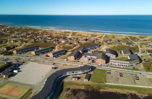 Sondervig Apartment | Premium apartment with loft in holiday park