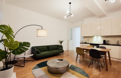 Wieden Apartment | Premium Apartments near Naschmarkt in Central Wien 24H Check-in