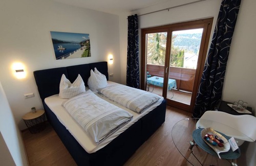 Millstatt Bed & Breakfast | Premium Doppelzimmer mit Balkon und Seeblick - Pension Zum Mühlrad