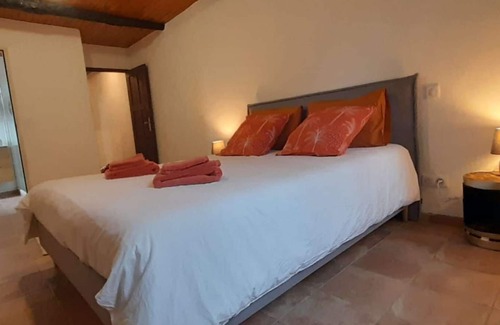 Cros House | ★ Premium double room B&B ★ WIFI ★ swimming pool and spa ★ en-suite bathroom