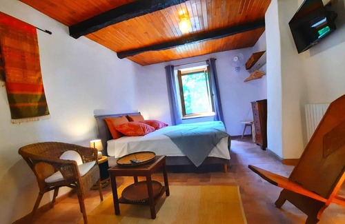Cros House | ★ Premium double room B&B ★ WIFI ★ swimming pool and spa ★ en-suite bathroom