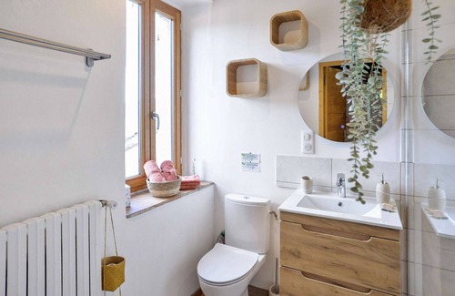 Cros House | ★ Premium double room B&B ★ WIFI ★ swimming pool and spa ★ en-suite bathroom