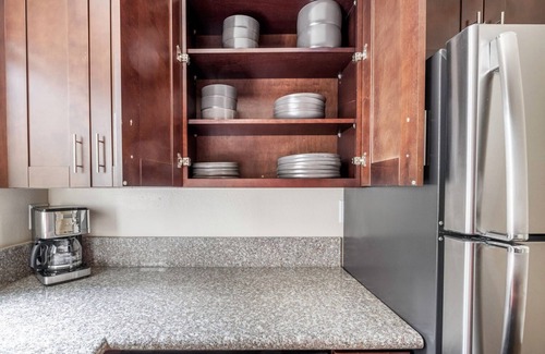 Downtown Apartment | Premium Glendale 1BR w/Pool, Gym, walkable location, by Blueground