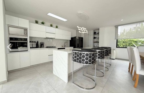 Girardot House | Premium home in Girardot: lake, cinema, swimming pool and BBQ area