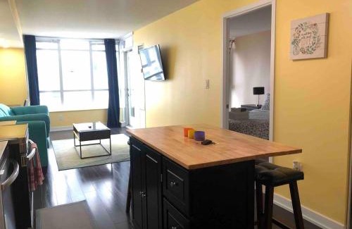Toronto Entertainment District Hotel | Premium INN with Views
