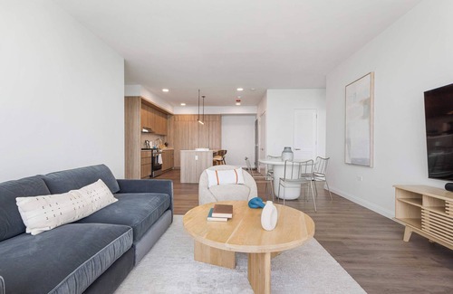 The Loop Apartment | Premium Lake Views + Ideal for Group Getaways