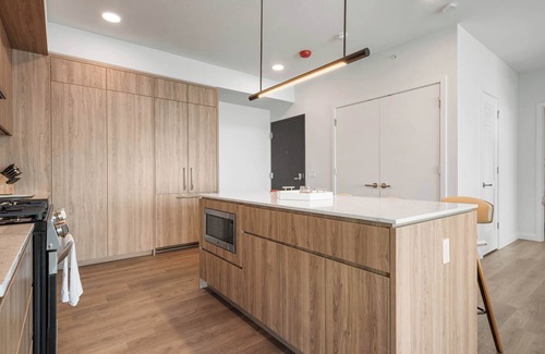 The Loop Apartment | Premium Lake Views + Ideal for Group Getaways