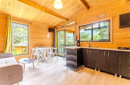 La Salle-en-Beaumont House | Premium lodge tent with sanitary facilities for 5 people 5 people