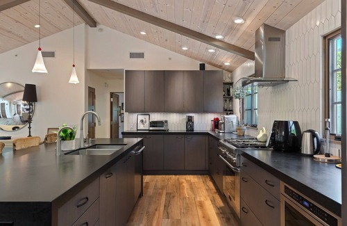 Montecito House | Premium Location Heated Pool & Hot Tub walk to Lower Village