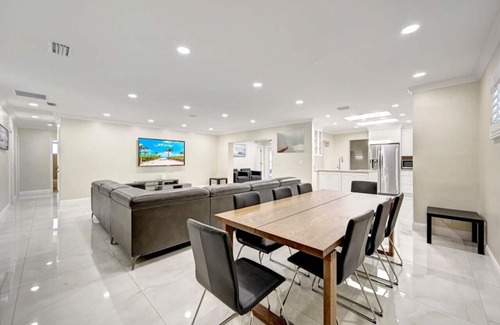South Lake Villa | Premium Luxury 5BR/4BA Villa near Hollywood Beach