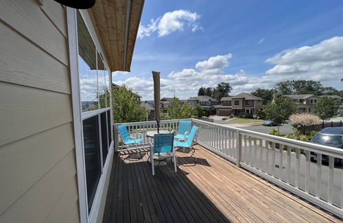 Northwest Snohomish House | Premium Snohomish mansion with views of skydivers