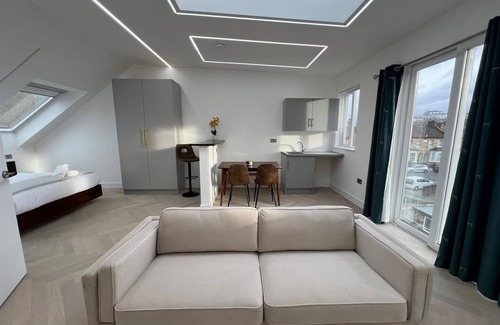West Harrow Apartment | Premium Studio in Harrow - Greater London