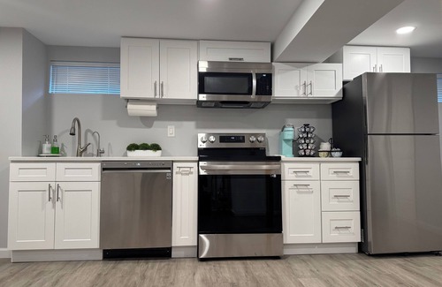Alden Manor Apartment | Premium Studio Suite - 10 min. walk to UBS Arena & Belmont Park