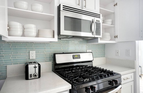Beverly Grove Apartment | Premium West Hollywood 2BR, nr Groceries & Dining, by Blueground