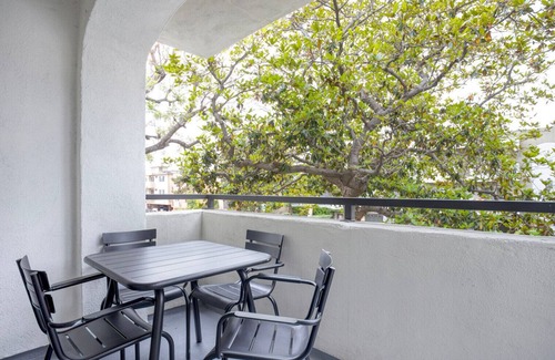 Beverly Grove Apartment | Premium West Hollywood 2BR, nr Groceries & Dining, by Blueground