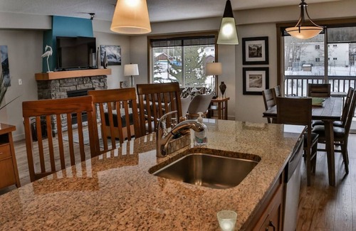 Copperstone Resort Apartment | PremiumStayz 2214 Canmore Modern Suite