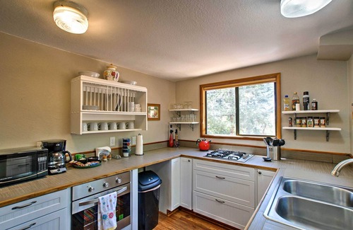 Prescott House | Prescott Forest Cabin w/Deck, 9 Miles to Downtown
