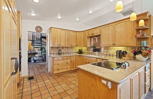 Dewey House | Prescott Golf Oasis Upscale Dog-Friendly Home