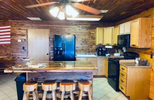 Eureka Springs Apartment | Presidential Barndominium at the Stable at Bear Mountain