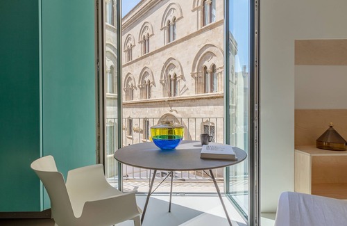 Trapani City Centre Apartment | PRESIDENTIAL SUITE WITH VIEW- Fiveplace Design Suites & Apartments