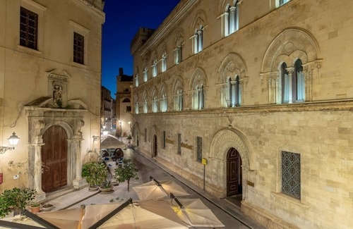 Trapani City Centre Apartment | PRESIDENTIAL SUITE WITH VIEW- Fiveplace Design Suites & Apartments