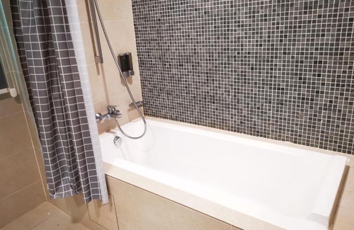 Mont Kiara Apartment | Prestige Ooak 163 Mall & Arcoris Mont Kiara-4Pax