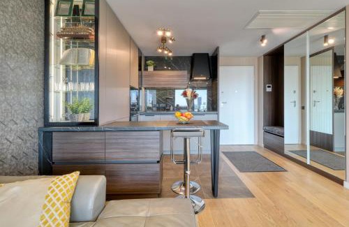 Aviatiei Apartment | Prestige Views: Luxury Retreat