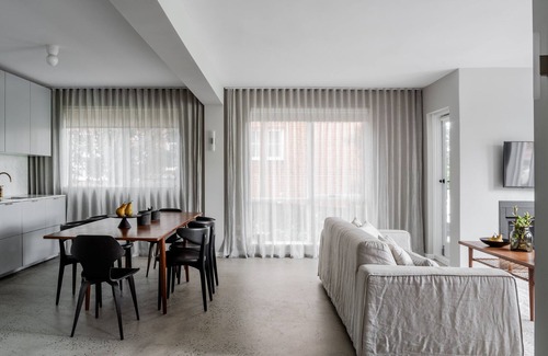 Prahran Apartment | Prestigious in Prahran by Ready Set Stay- linen, WIFI, across the road from park