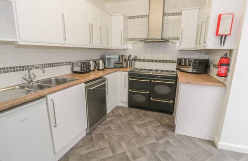 Bont Newydd House | PRESWYLFA, pet friendly, character holiday cottage in Caernarfon