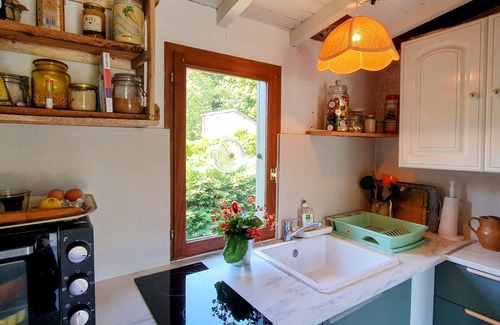 Cloyes-les-Trois-Rivieres Ski Chalet | Pretty cottage on the banks of the Loir nestling in a green setting.