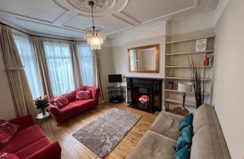Harlesden Apartment | Pretty 2 bed garden apartment zone 2