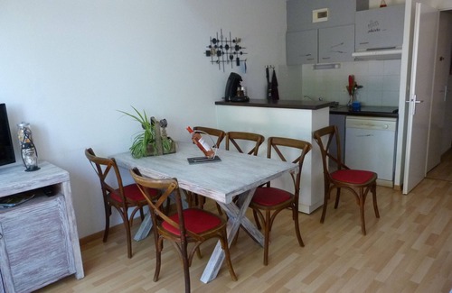 Le Teich Apartment | pretty 3 bedroom apartment with pool Port du Teich