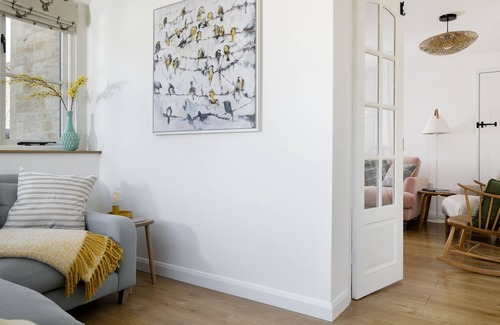 Ampney Crucis Apartment | Pretty and delightfully cosy detached cottage built from classic Cotswold stone