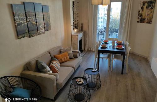 Riquier Apartment | Pretty and quiet top floor 2 bedroom flat in the port area of Nice