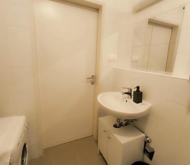 Erdberg Apartment | pretty apartment next to metro station