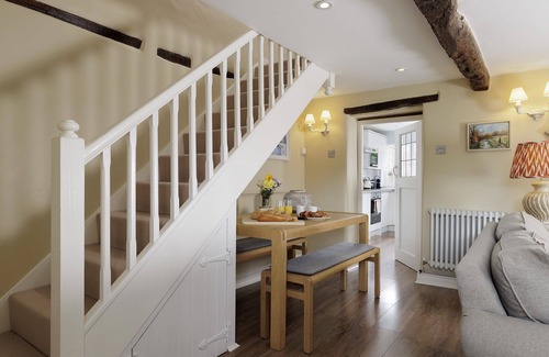 Bourton Cottage | Pretty character holiday cottage - Appletree Cottage