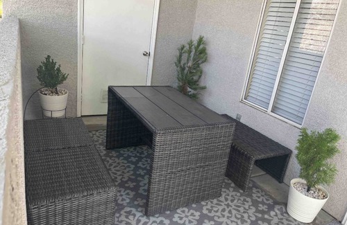 Paul Culley Condo | Pretty condo close to the strip