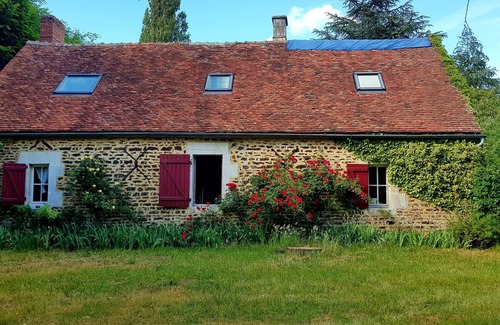 Diges House | Pretty country house with large garden