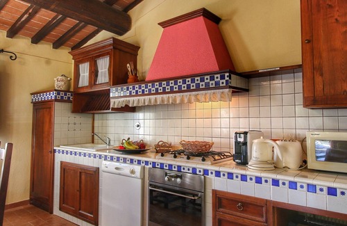 Radda in Chianti House | Pretty Farmhouse With Terrace